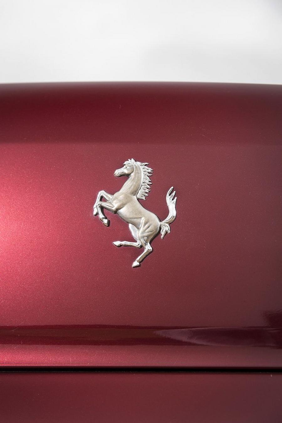Логотип Ferrari 612 Scaglietti 2004 года  (UK) (фото 8 из 29)